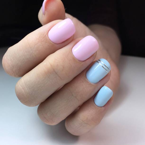 Blue and pink nails for summers